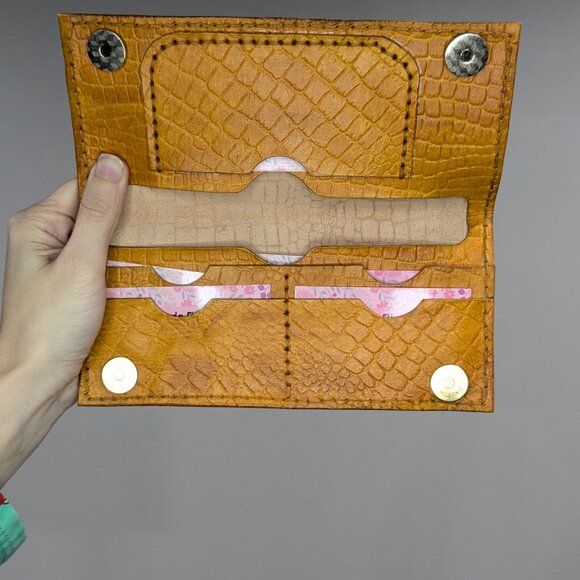 Hoda Elkady Leather Crocodile Skin Wallet Gold Tan - Picture 2 of 3